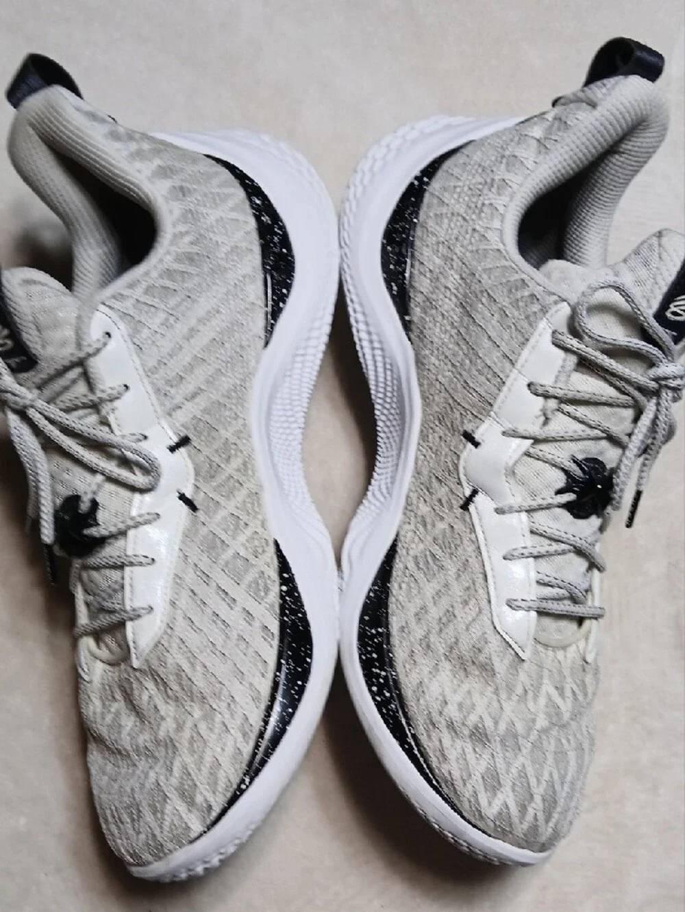 Under Armour Men's Off White and Black Athletic Shoes Size 17